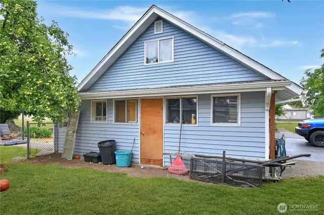 Side of garage for storage or garden