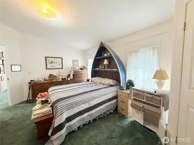 Lots of room in the primary bedroom