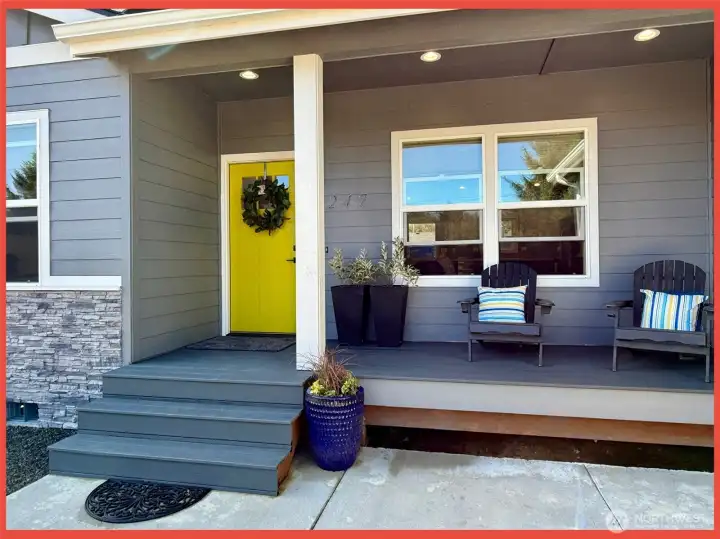 Front & back covered decks w/Trex decking.