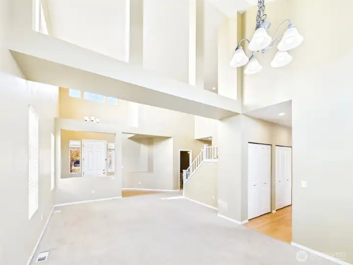 Dining room looking back to Entrance