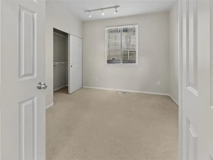 Offic/Bedroom Main Floor