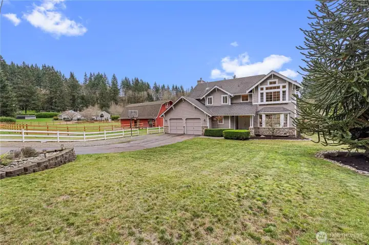 Nestled in one of the most sought-after Equestrian locations on top of Hollywood Hill!! Exclusive 8 Stall Barn and Pasture shared with only 7 other households. Ride, Bike or Walk directly to the Tolt Trails... The Community of Country Burroughs is a Unique Equestrian Opportunity!