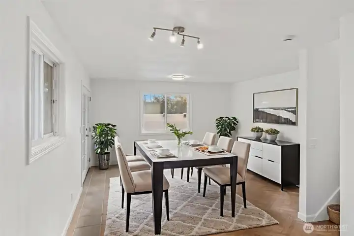 Virtually staged dining room