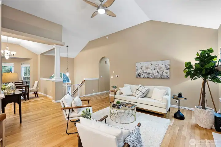 Gorgeous, well maintained oak hardwood floors throughout main level