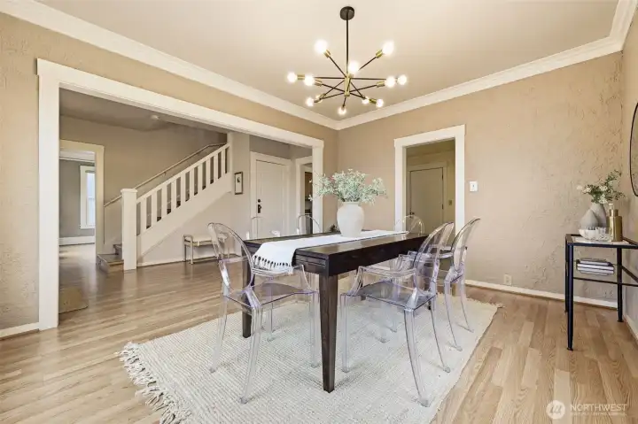 Bright and open dining room!