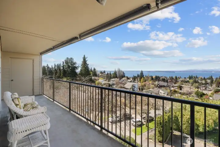 very large top floor deck