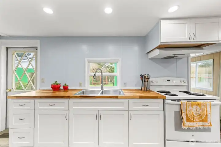 Light and bright kitchen