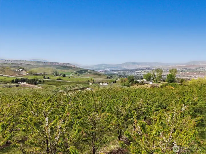 Beautiful panoramic views to the Northwest