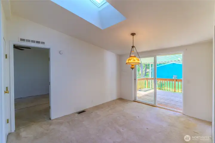 Dining to large back deck