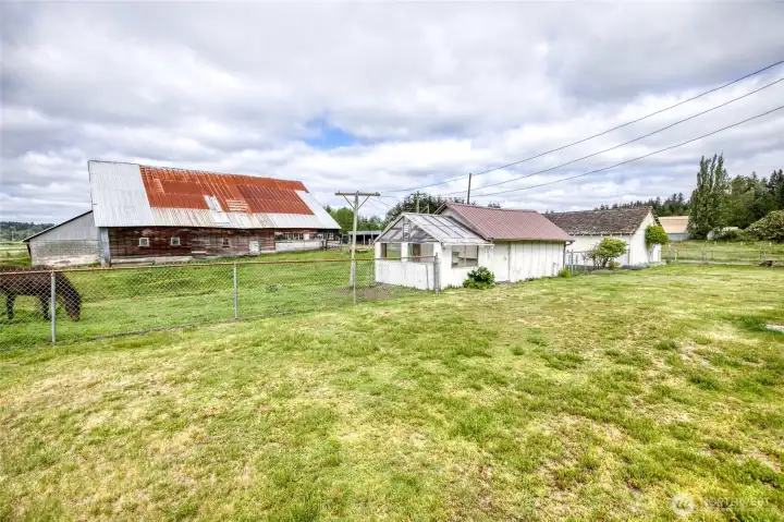 Barn, Garden House and Detached Garage