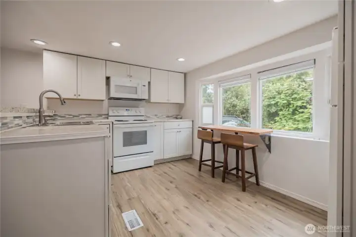 Kitchen with Granite & Backsplash