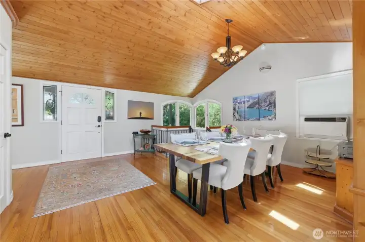 Dedicated dining room make entertaining a breeze. Dedicated dining room make entertaining a breeze.