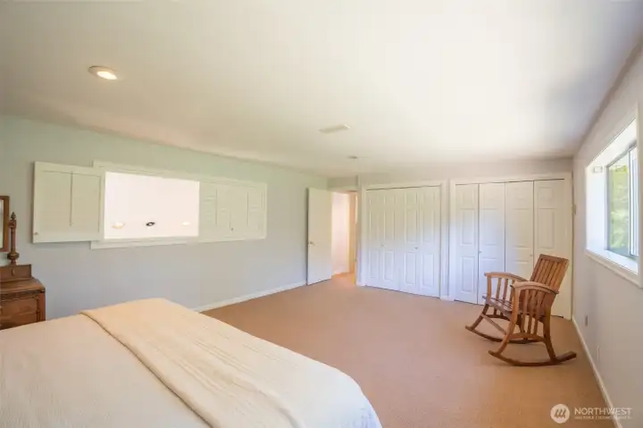 Large area in the primary bedroom for additional seating. Large area in the primary bedroom for additional seating.