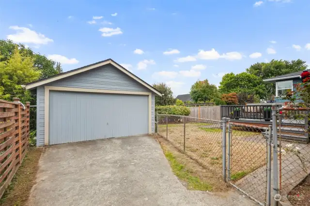 Detached 2 car garage