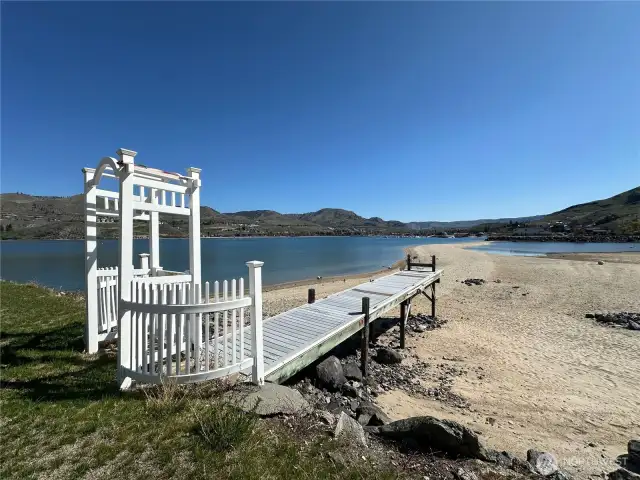 shared dock with gate entryway