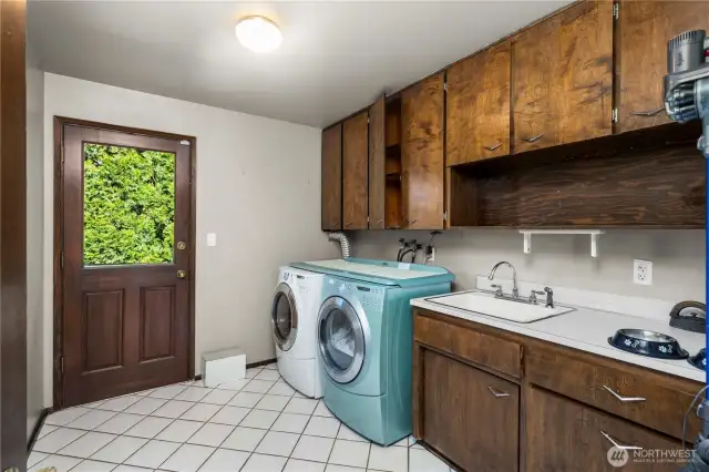 Spacious laundry w/ exterior door is great for those muddy PNW days.