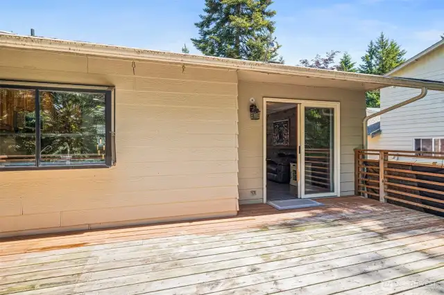 Large back deck with room to BBQ