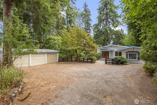 Front view w garage