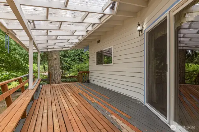 Covered Side Deck