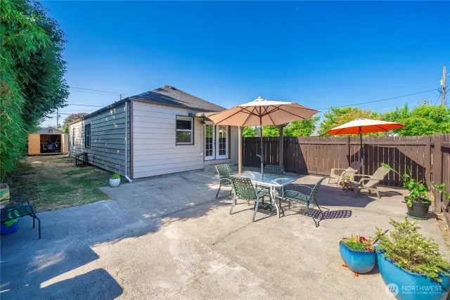 Fully fenced back patio area for entertaining