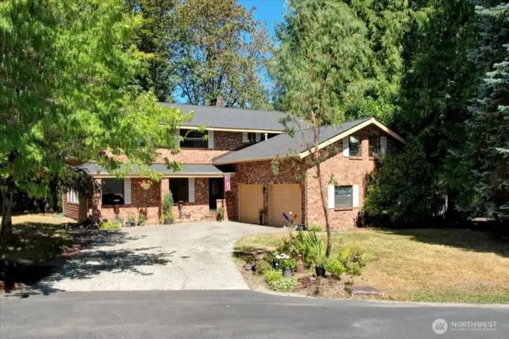 Classic brick facade welcomes you to 680 SE Prospect Street. Park in the generous driveway, or against lawn in culdesac.