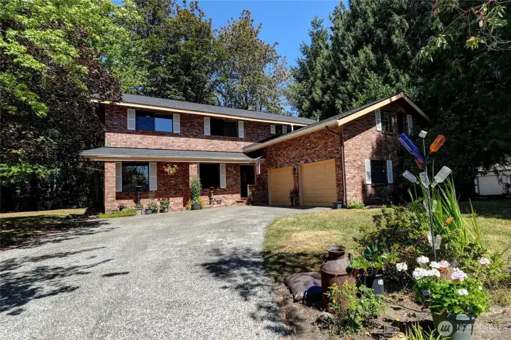 Classic brick facade welcomes you to 680 SE Prospect Street. Park in the generous driveway, or against lawn in culdesac.