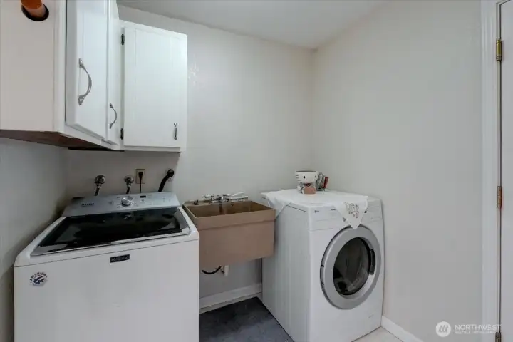 Laundry room ... Door just visible at right leads to outside fenced side yard.