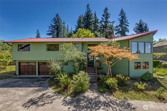 Spacious Mukilteo Tri-Level ~ Nearly 3000sf!