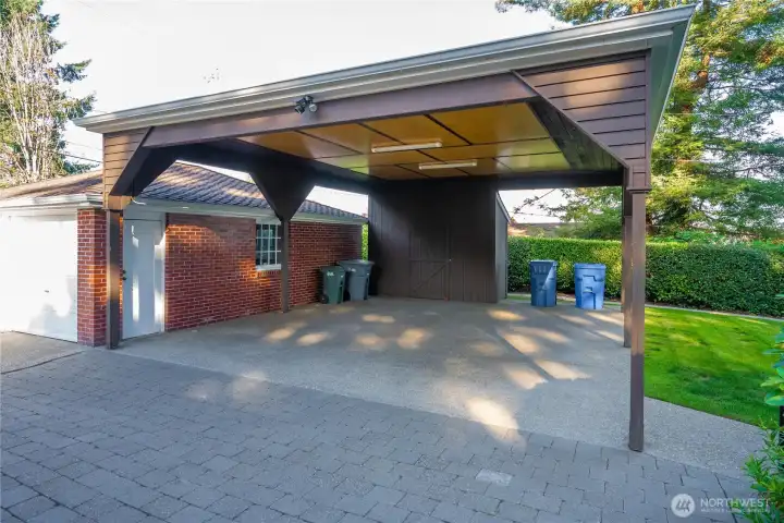 The carport also has lights, both manual and motion lights.