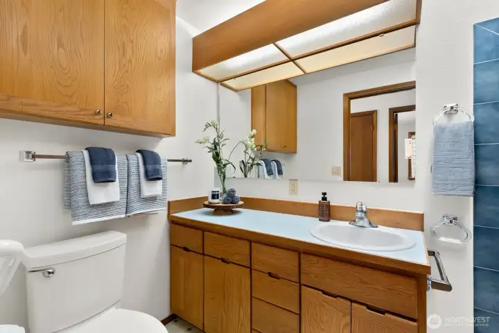 Main hall full bath.