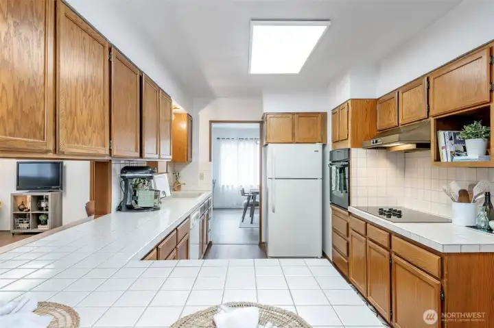 Eat-in peninsula, tile counters with plenty of room to spread out your recipes.