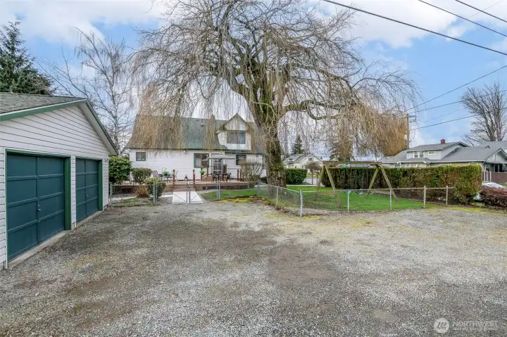 2 cars plus an RV will fit with room to spare