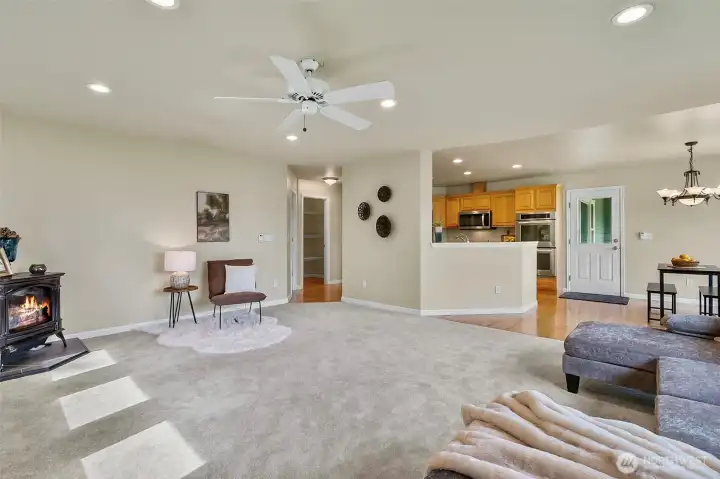 Ceiling Fan and Plenty of light