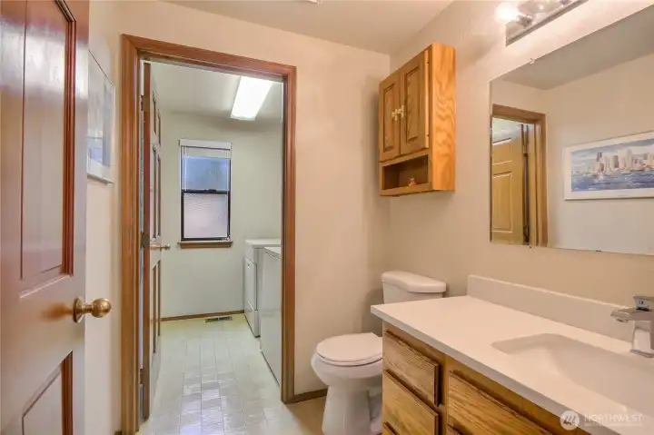 Guest bathroom Main floor