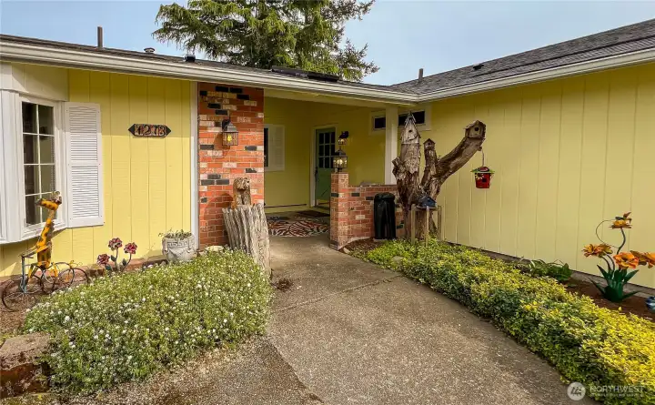 Welcome home to 1273 Vista Circle