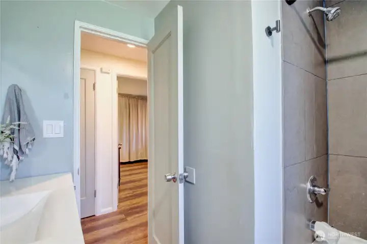 Full bath with tile shower/tub surround