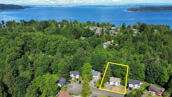 Just minutes away from the Port of Manchester, and Manchester state park.
