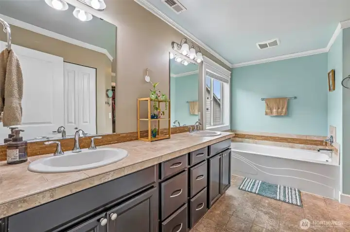 Jack and jill sinks primary suite ( Bathroom #3 ) Jack and jill sinks primary suite ( Bathroom #3 )