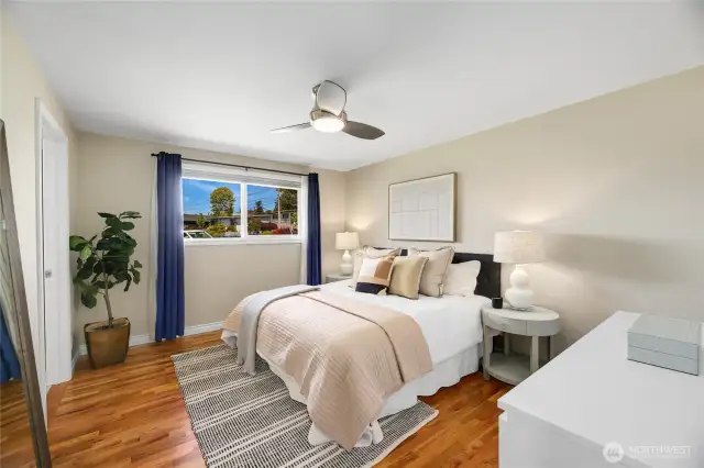 Spacious primary (King bed!)