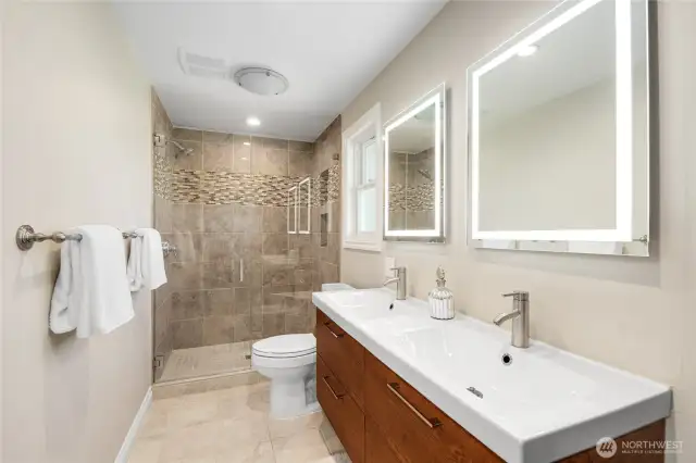 En-suite primary bedroom