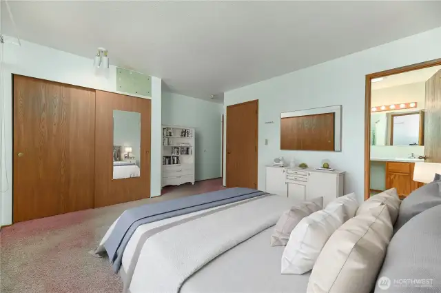 Primary  Bedrooom w/continental access to full bath   (virtual stage photos)