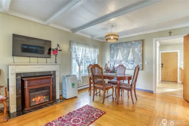 cottage house dining room