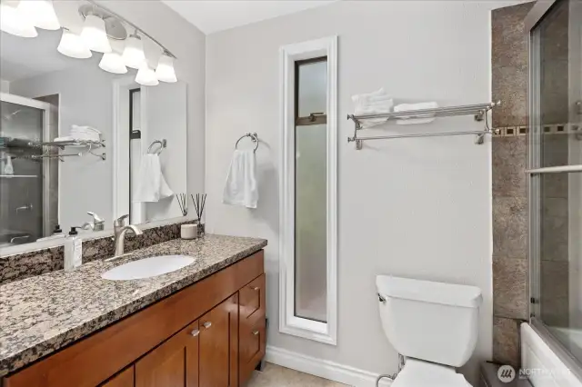 Primary Bathroom w/ jetted tub.