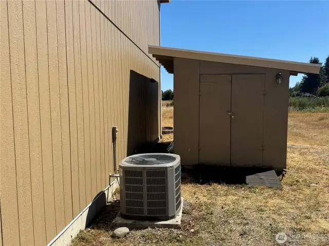 Heat pump for economy and air conditioning.