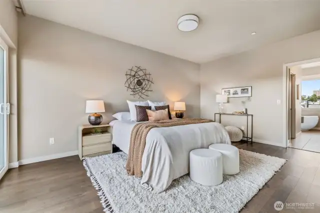 Primary Suite w/ walk-in closet and 5-piece bath