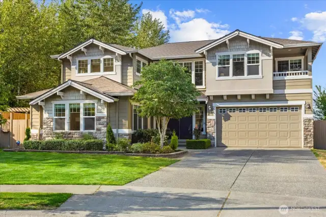 Beautiful craftsman tucked in a cul-de-sac waiting for you!