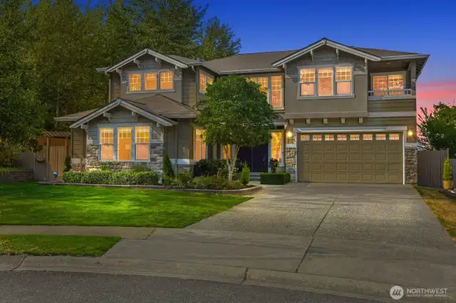 Beautiful craftsman tucked in a cul-de-sac waiting for you!