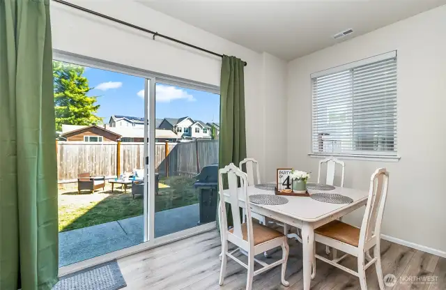 seperate eating area - great for large tables or small