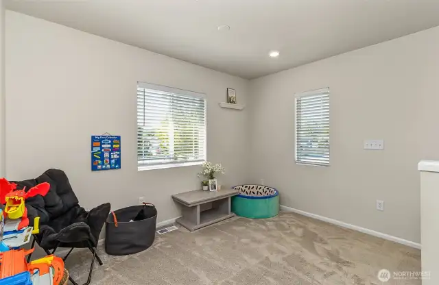 upstairs loft area - great for home office, Game room, play room or bonus tv room?