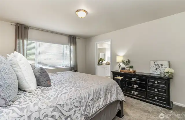 Primary bedroom - enough room for large furniture